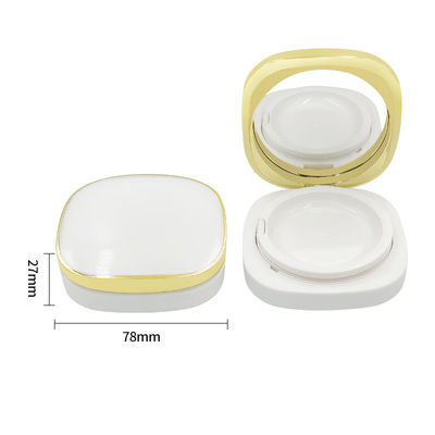 Kasus bubuk kompak yang dapat diisi ulang untuk penutup ringan hingga menengah dengan Dewy Finish